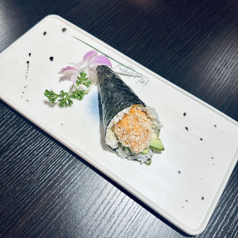 Spicy Salmon Handroll